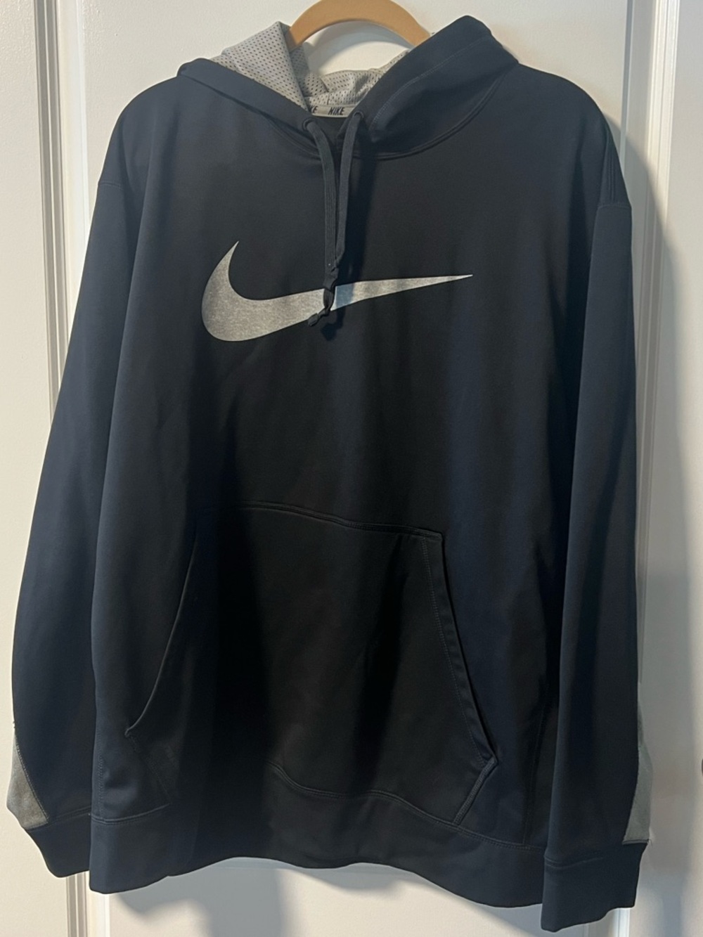 Nike Black Hoodie with Silver Swoosh Logo therma fit
